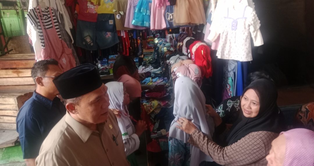 Pasar Taman Tak Sediakan Apar Pasca Kebakaran, BHS Langsung Beri Bantuan 3 Apar