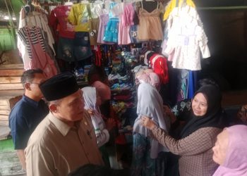 Pasar Taman Tak Sediakan Apar Pasca Kebakaran, BHS Langsung Beri Bantuan 3 Apar