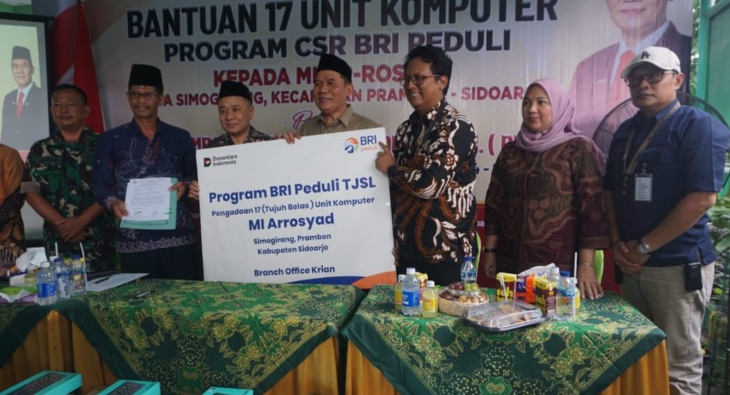 Dapat Bantuan 17 Komputer, Kasek MI Ar Rosyad Prambon : Terimakasih Bapak Bambang Haryo dan BRI