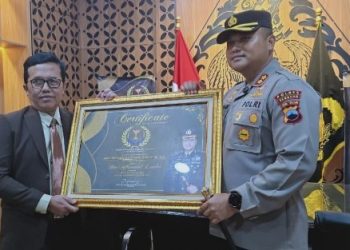 Miliki ‘Social Awarness’ Tinggi, Prof Kurjum Berikan Award kepada Kapolres Rembang