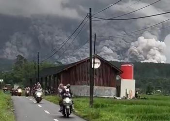 Awan Panas Semeru Meluncur 13 Km, Curah Hujan Tinggi Tingkatkan Ancaman, BPBD Imbau Warga Menjauh dari Sungai