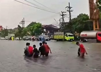 Ketika Air Menguasai Jalan Raya, PMII Unusida: Potret Krisis Drainase di Pusat Kota Sidoarjo