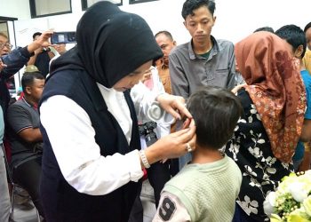 Wabup Sidoarjo Serahkan 27 Alat Bantu Pendengaran Kepada Penerima Manfaat Tuna Rungu