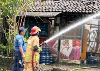 Kebocoran Gas Picu Kebakaran di Badas, Dua Luka dan Kerugian hingga Rp 500 Juta