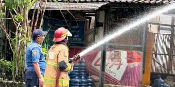 Kebocoran Gas Picu Kebakaran di Badas, Dua Luka dan Kerugian hingga Rp 500 Juta