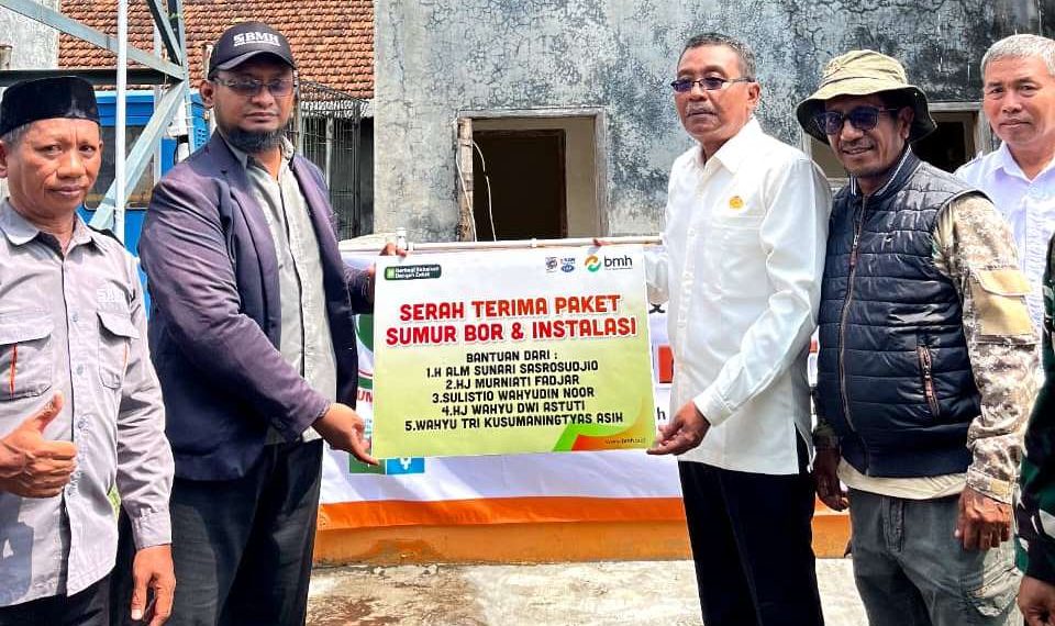 BMH Sidoarjo Bersama Donatur Keluarga Ibu Hj Murniati Fadjar binti H. Anang Djarmansyah Resmikan Sumur Bor di Kecamatan Tanggulangin