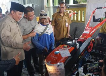 Bambang Haryo Bersama BRI Peduli Serahkan Bantuan Hand Traktor Pertanian, Dukung Peningkatan Produksi Petani