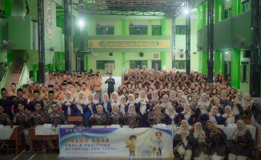 Fakultas Kedokteran Gigi Unair Gelar Orion 2025 di Ponpes Manbaul Hikam, Sidoarjo