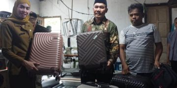 Hadir di Sentra Kerajinan Tas dan Koper Tangggulangin, Bambang Haryo Tegaskan Komitmen Dukung UMKM Naik Kelas