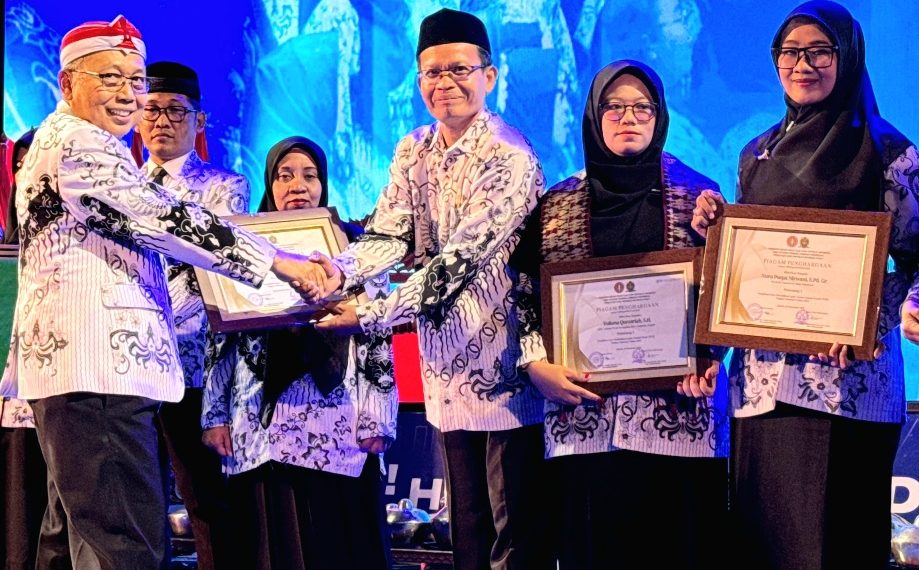 Guru SMP PGRI 1 Buduran Raih Penghargaan Guru Berdedikasi Tingkat Nasional