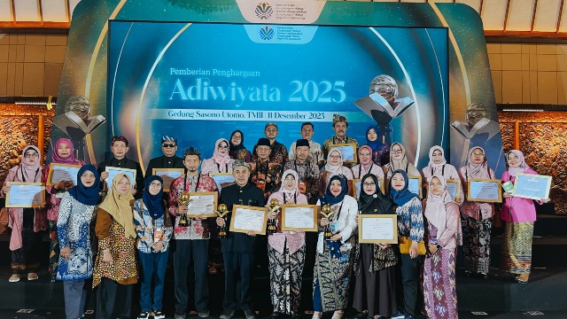 Membanggakan, 16 SD SMP MTs Sidoarjo Raih Penghargaan Adiwiyata 2025