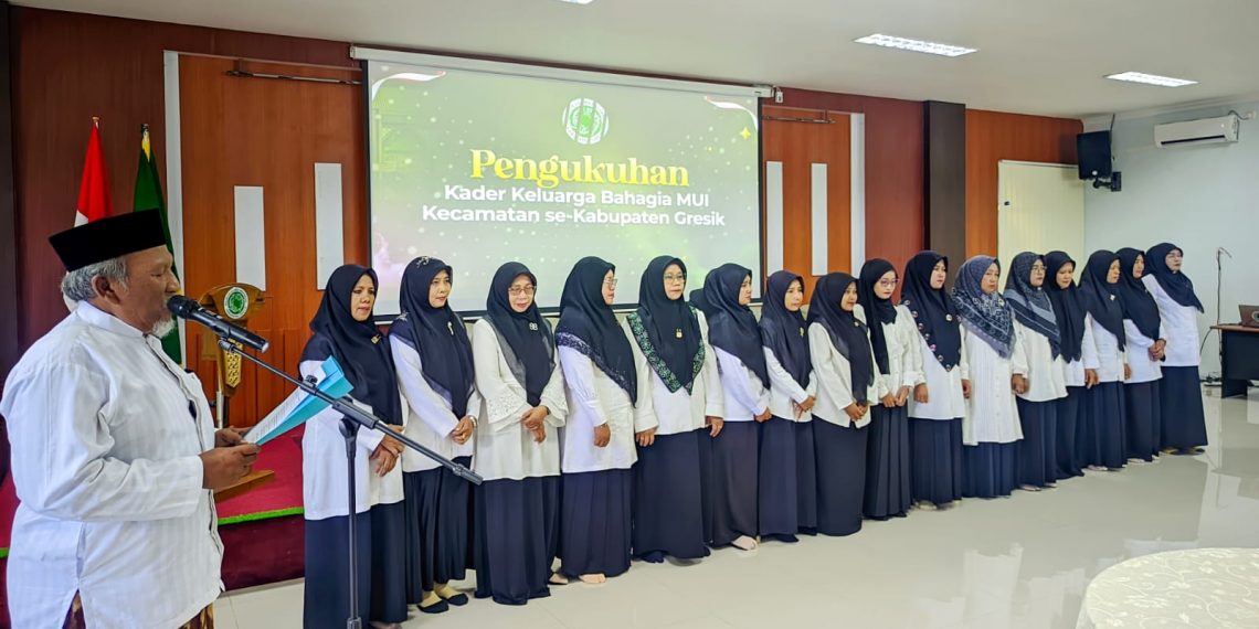 Rawat Keharmonisan Keluarga, Ratusan Kader Keluarga Bahagia MUI Gresik Dikukuhkan