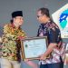 Kado Akhir Tahun, Pemkab Gresik Raih Penghargaan ‘Menuju Informatif’ pada KI Award 2025