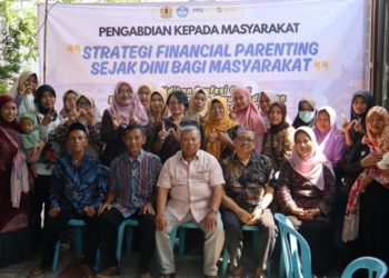 UWKS Gelar Penyuluhan Strategi Finansial Parenting bagi Masyarakat di Desa Kebonagung
