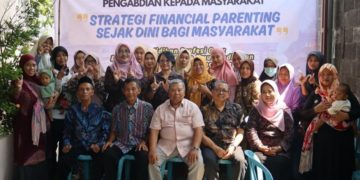 UWKS Gelar Penyuluhan Strategi Finansial Parenting bagi Masyarakat di Desa Kebonagung