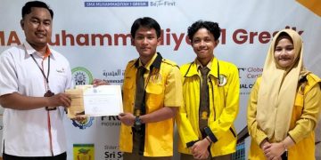 Dikemas dalam ‘Buwuh Kemanusiaan’ SMAMSatu Gresik Serahkan Donasi untuk Korban Bencana Sumatera