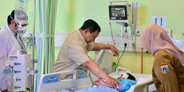 Presiden Prabowo Jenguk Korban Kecelakaan Mobil MBG di SDN 01 Kalibaru, Pastikan Penanganan Medis Terbaik