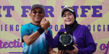 Pengmas Alumni DVE Unair 2025 dan IM2B,  Ajak Masyarakat Olahraga dan Edukasi Kesehatan Kulit