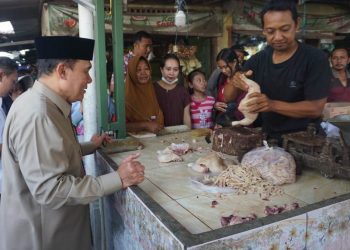Sidak Pasar Prambon, Bambang Haryo : Harga Sembako Stabil Jelang Nataru
