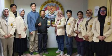 Tiga Prodi FKIP Universitas Wijaya Kusuma Surabaya Kunjungi Sekolah Indonesia Kuala Lumpur Malaysia