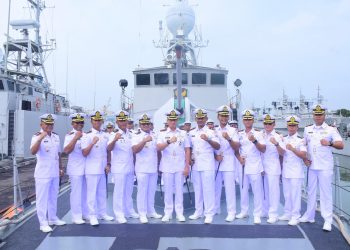 Tongkat Komando KRI Singa-651 dan KRI Layang-635 Diserahterimakan