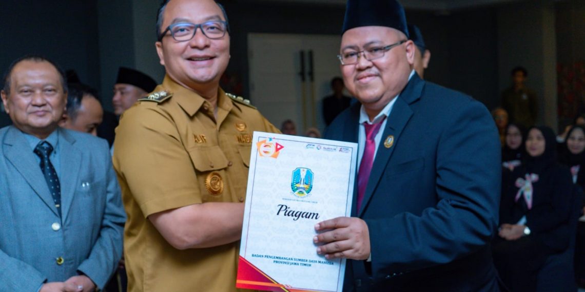 Tutup Pelatihan Kepemimpinan, Wabup Alif Tekankan Tugas Utama Administrator