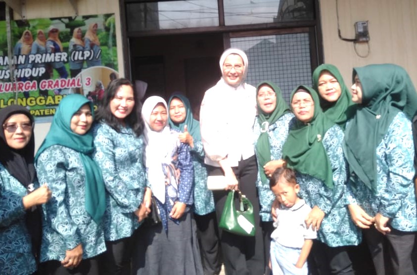 Arzeti Bilbina Salurkan Bantuan MT Bumil dan MT Balita, Juga Beri Pencerahan Kebangsaan