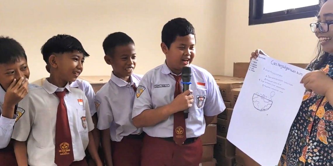 Kolaborasi Unesa dan SDN Dukuh Kupang V Dorong Sekolah Berwawasan Lingkungan