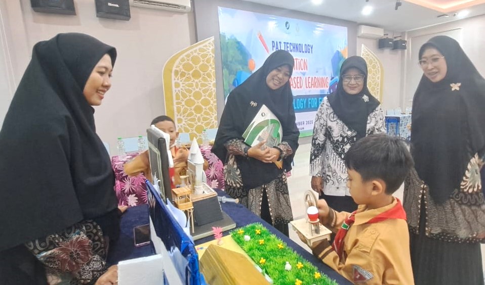 SD IT Nurul Hikmah Sidoarjo Gelar Karya Siswa Teknologi Masa Depan