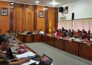 Bupati Subandi Ngotot Bongkar Pagar Pembatas Mutiara Regency, Warga Akan Tempuh Jalur Hukum   