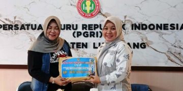 IGTKI PGRI Sidoarjo Donasikan Rp 100 Juta Untuk Guru Terdampak Erupsi Semeru