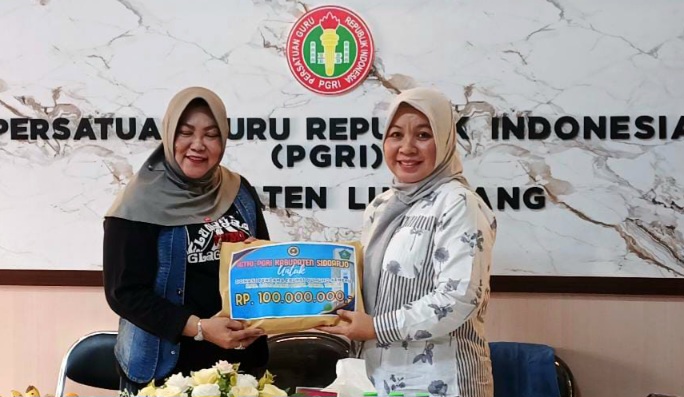 IGTKI PGRI Sidoarjo Donasikan Rp 100 Juta Untuk Guru Terdampak Erupsi Semeru