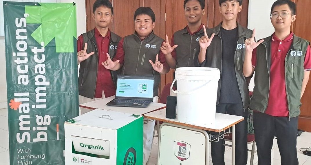 Siswa SMK Telkom Berwirausaha Olah Sampah Jadi Makanan Ternak Malalui Lumbung Hijau