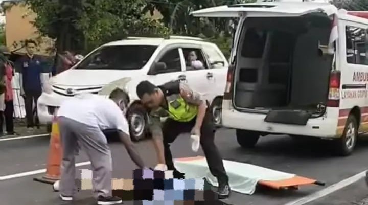 Kecelakaan Beruntun di Badas, Pelajar Tewas Terjepit Dua Kendaraan