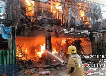 Diduga Korsleting Listrik, Toko Bangunan di Pare Kediri Terbakar