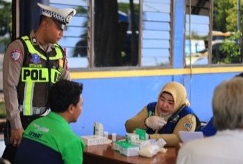 Pastikan Keselamatan Nataru, Polres Gresik Gelar Tes Urine Driver Angkutan Umum