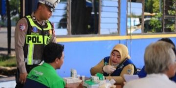 Pastikan Keselamatan Nataru, Polres Gresik Gelar Tes Urine Driver Angkutan Umum