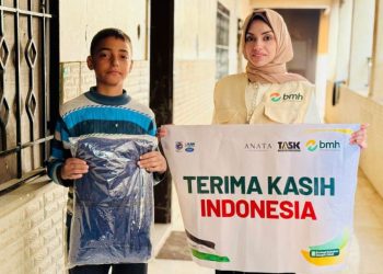 Suhu Ekstrem di Gaza, BMH dan PT Indo Anata Development Kirimkan ‘Pelukan Hangat’ untuk Pengungsi