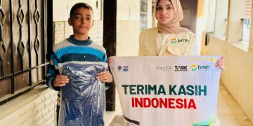 Suhu Ekstrem di Gaza, BMH dan PT Indo Anata Development Kirimkan ‘Pelukan Hangat’ untuk Pengungsi