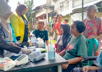 Komunitas Ganesha Kediri Salurkan Bantuan Sembako dan Cek Kesehatan Gratis bagi Lansia