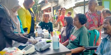 Komunitas Ganesha Kediri Salurkan Bantuan Sembako dan Cek Kesehatan Gratis bagi Lansia