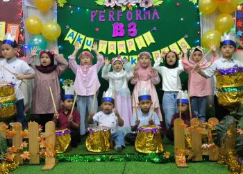 Perform ‘On The Stage’ KBTK Al Hikmah Surabaya: Tumbuhkan Kreativitas, Percaya Diri, dan Berpikir Konstruktif
