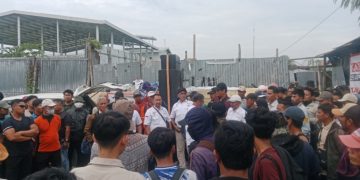 Ratusan Massa Kembali Amankan Lahan Sengketa di Tambak Oso, Pasca Adanya Klaim Wakaf untuk Ormas dari PT Kejayan Mas