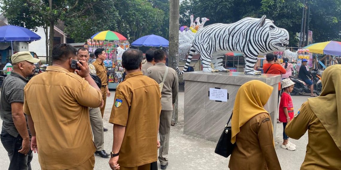 Patung Macan Putih di Kediri Ramai Disorot Warganet, Pemkab Dorong Pengelolaan Parkir dan Ketertiban