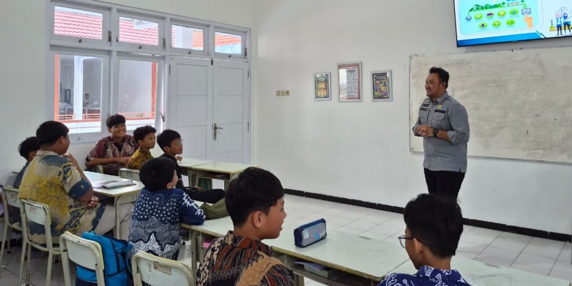 Ingatkan Bahaya Layangan Dekat Jaringan Listrik, Spemdalas Edukasi Keselamatan melalui Orang Tua Mengajar