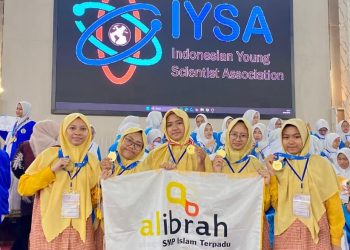 Di Bogor, Siswa SMPIT Al Ibrah Gresik Sabet ‘Gold Medal and MIICA Special Award’ dalam GYIIF 2026
