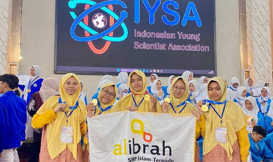 Di Bogor, Siswa SMPIT Al Ibrah Gresik Sabet ‘Gold Medal and MIICA Special Award’ dalam GYIIF 2026