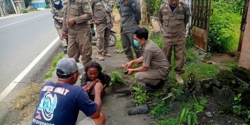 Respons Aduan Warga, Satpol PP Kediri Amankan Orang Terlantar di Tarokan