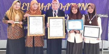 Penghujung Tahun 2025, MTs Negeri 4 Sidoarjo Menyala Dengan Beberapa Penghargaan Bergengsi