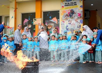 Anak-Anak TK Al Falah Darussalam Lakukan ‘Live Action Fire Simulation’